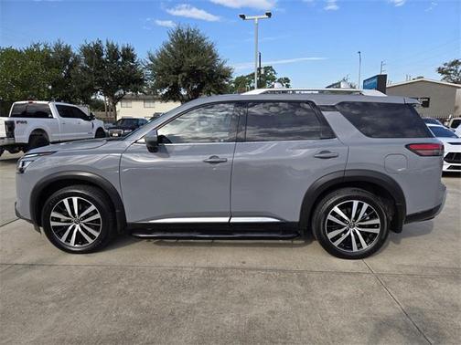 2023 Nissan Pathfinder Platinum