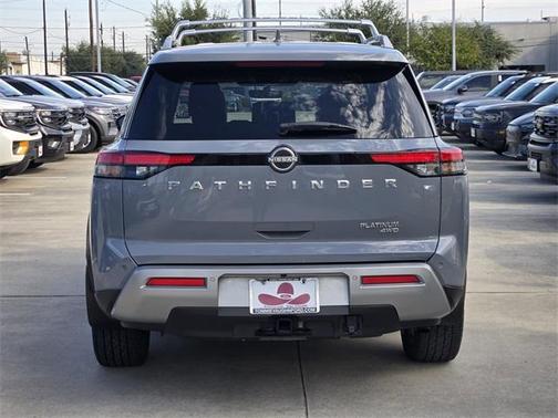 2023 Nissan Pathfinder Platinum