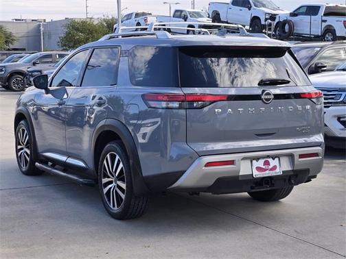 2023 Nissan Pathfinder Platinum