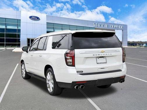 Iridescent Pearl Tricoat 2021 Chevrolet Suburban High Country