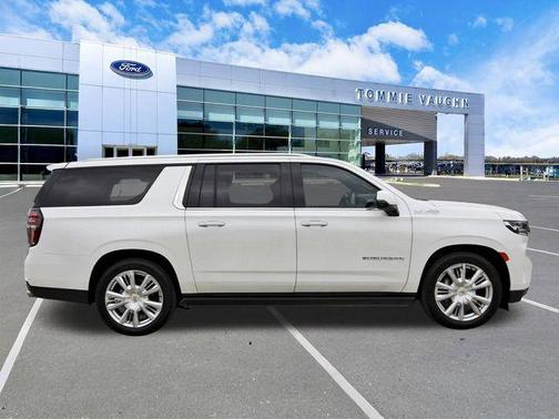 Iridescent Pearl Tricoat 2021 Chevrolet Suburban High Country