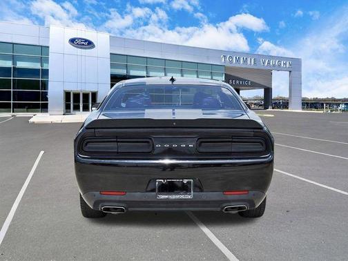 Pitch Black Clearcoat 2016 Dodge Challenger SXT
