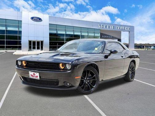 Pitch Black Clearcoat 2016 Dodge Challenger SXT