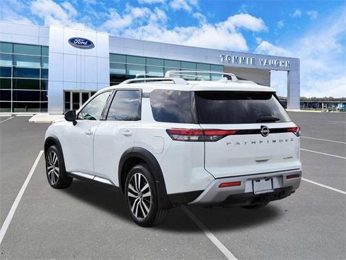 2025 Nissan Pathfinder Platinum
