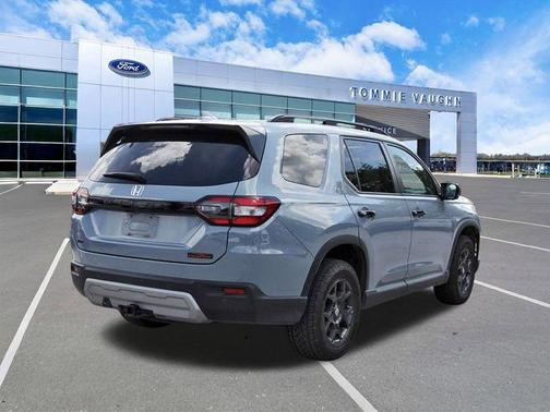 Sonic Gray Pearl 2024 Honda Pilot TrailSport