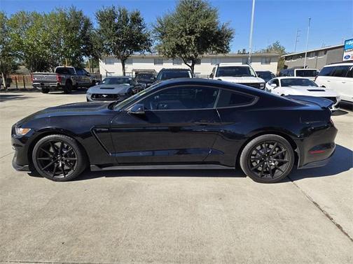 2017 Ford Shelby GT350 Base