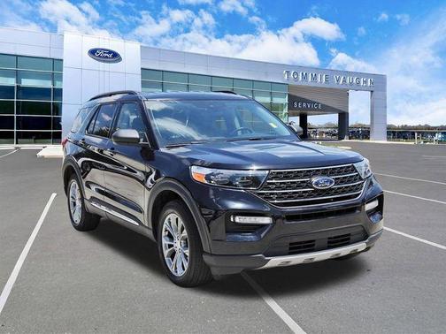 Black Metallic 2022 Ford Explorer XLT