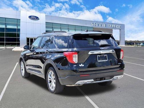 Black Metallic 2022 Ford Explorer XLT