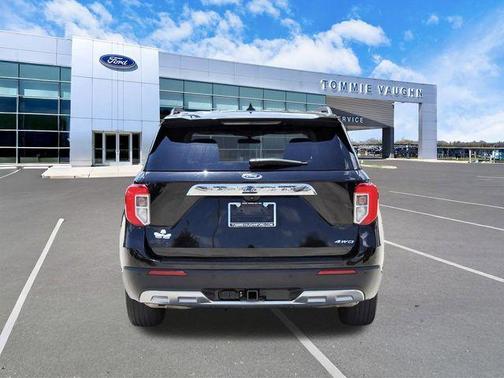Black Metallic 2022 Ford Explorer XLT