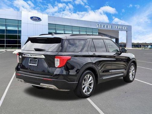 Black Metallic 2022 Ford Explorer XLT