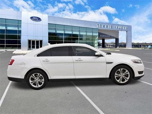 2018 Ford Taurus SEL