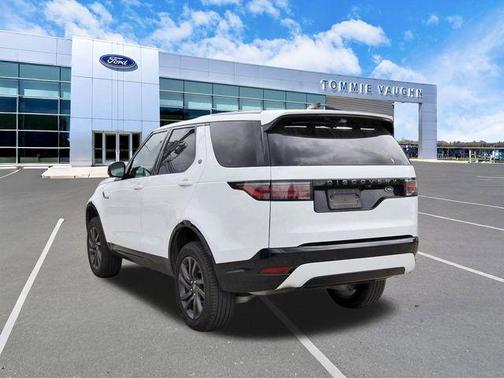 Yulong White 2022 Land Rover Discovery P300 S R-Dynamic