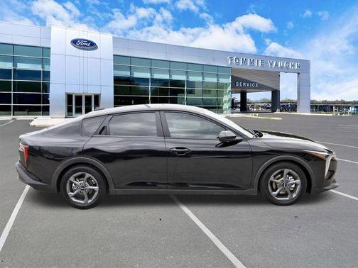 Aurora Black Pearl 2025 Kia K4