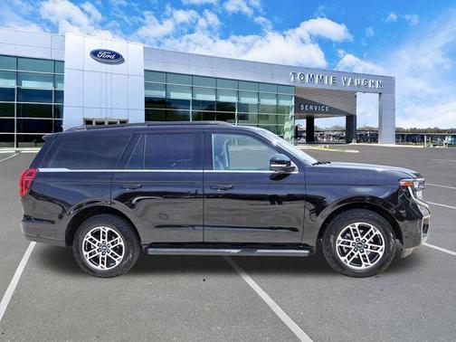 Black Metallic 2025 Ford Expedition Active