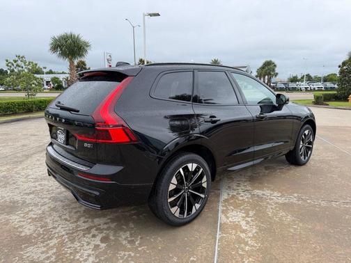Onyx Black 2026 Volvo XC60 B5 Plus