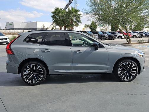 2026 Volvo XC60 B5 Ultra