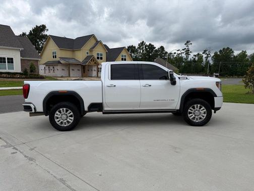 White Frost Tricoat 2021 GMC Sierra 2500 Denali