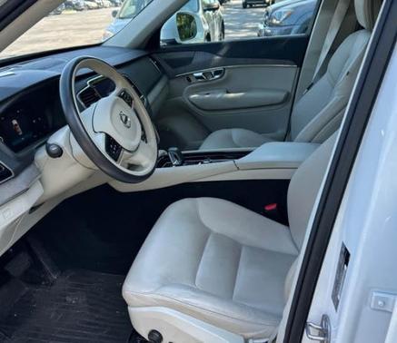 Crystal White Metallic 2023 Volvo XC90 B6 Plus 6-Seater