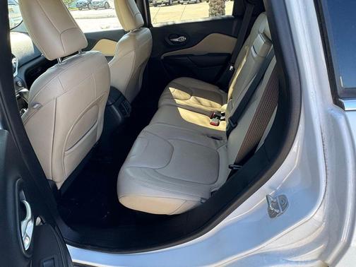 Bright White Clearcoat 2015 Jeep Cherokee Limited