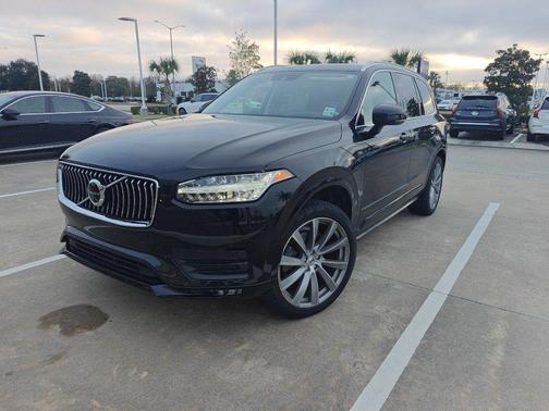2020 Volvo XC90 T6 Momentum