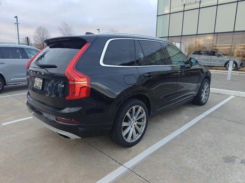 2020 Volvo XC90 T6 Momentum