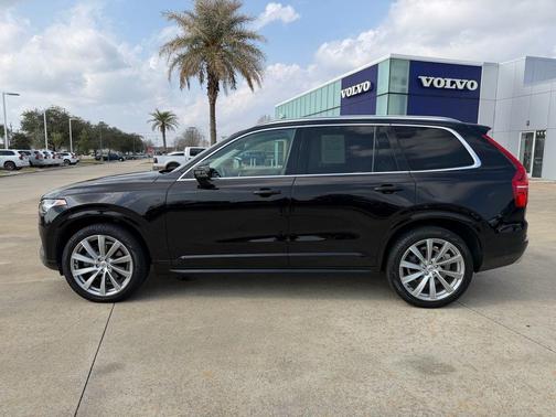 2020 Volvo XC90 T6 Momentum