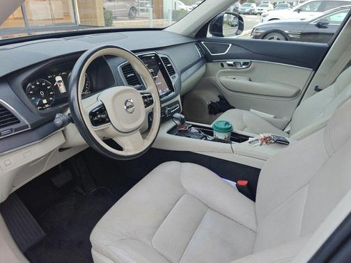 2020 Volvo XC90 T6 Momentum