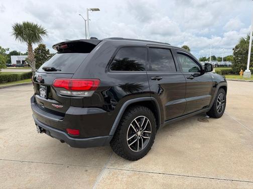 Diamond Black Crystal Pearlcoat 2017 Jeep Grand Cherokee Trailhawk