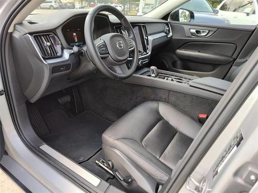 2024 Volvo S60 B5 Core Dark Theme