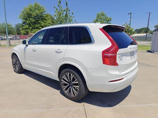 Ice White 2022 Volvo XC90 T5 Momentum