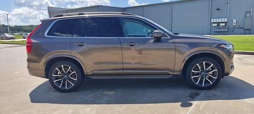 2017 Volvo XC90 T6 Momentum