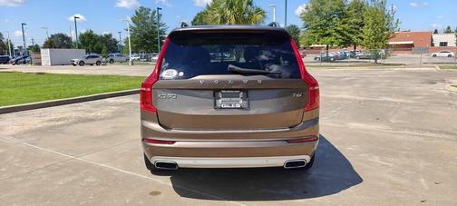 2017 Volvo XC90 T6 Momentum