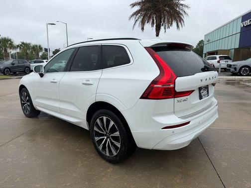 Crystal White Metallic 2023 Volvo XC60 B5 Core