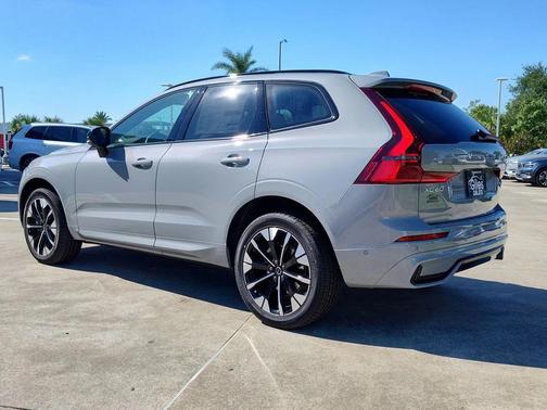 2026 Volvo XC60 B5 Plus