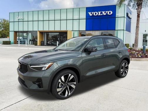 2026 Volvo XC40 Plus, B5 AWD Gas (mild hybrid), Dark