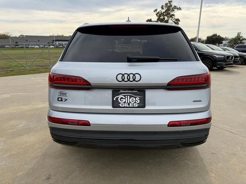 2022 Audi Q7 55 Premium Plus