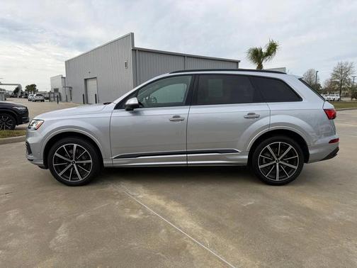 2022 Audi Q7 55 Premium Plus