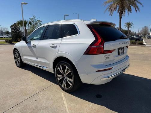 2023 Volvo XC60 B5 Plus Bright Theme