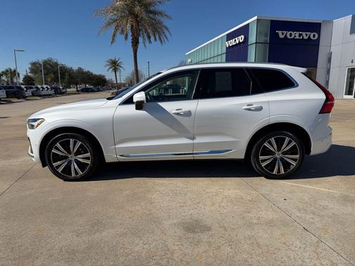 2023 Volvo XC60 B5 Plus Bright Theme
