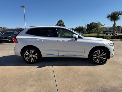 2023 Volvo XC60 B5 Plus Bright Theme