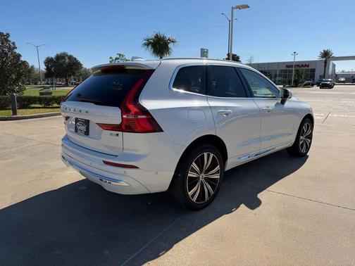 2023 Volvo XC60 B5 Plus Bright Theme