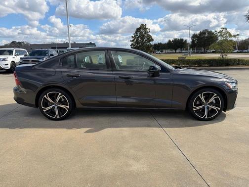 2023 Volvo S60 B5 Core Dark Theme