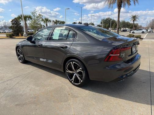 2023 Volvo S60 B5 Core Dark Theme