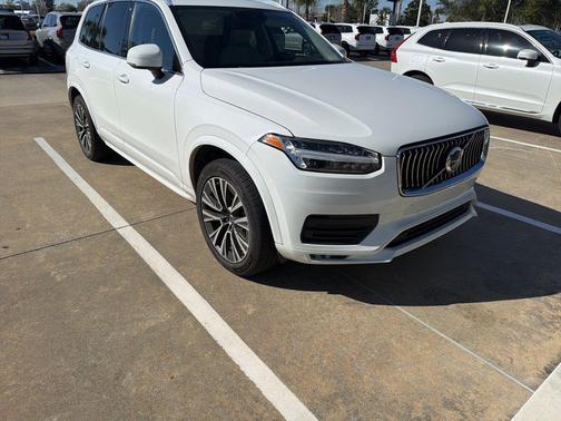 2020 Volvo XC90 T6 Momentum