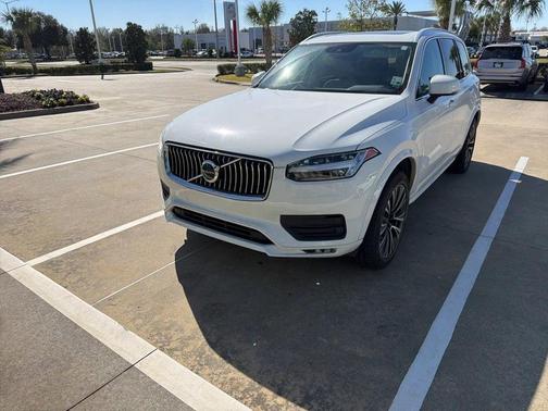 2020 Volvo XC90 T6 Momentum