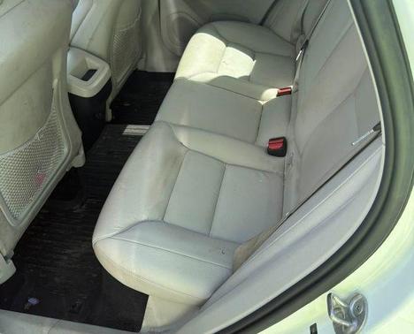 Crystal White Metallic 2023 Volvo XC60 B5 Core