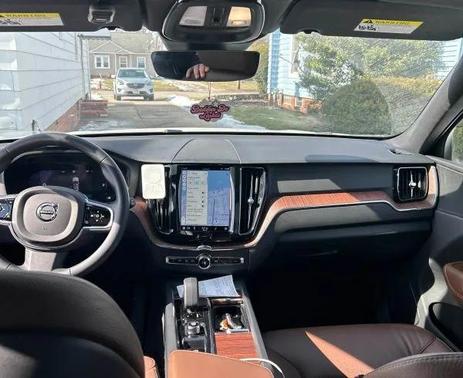 2023 Volvo XC60 B5 Plus Dark Theme