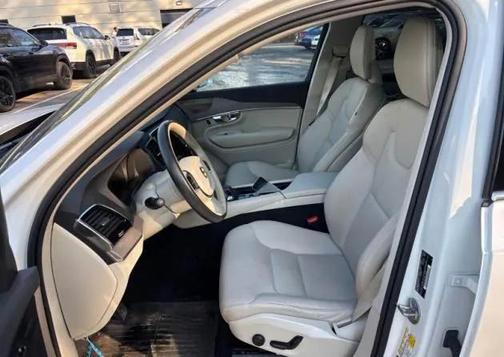 Crystal White Metallic 2023 Volvo XC90 B6 Plus 6-Seater