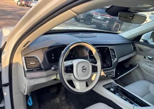 Crystal White Metallic 2023 Volvo XC90 B6 Plus 6-Seater