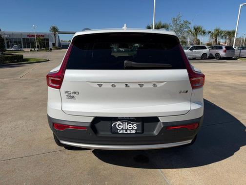 2024 Volvo XC40 B5 Core Bright Theme